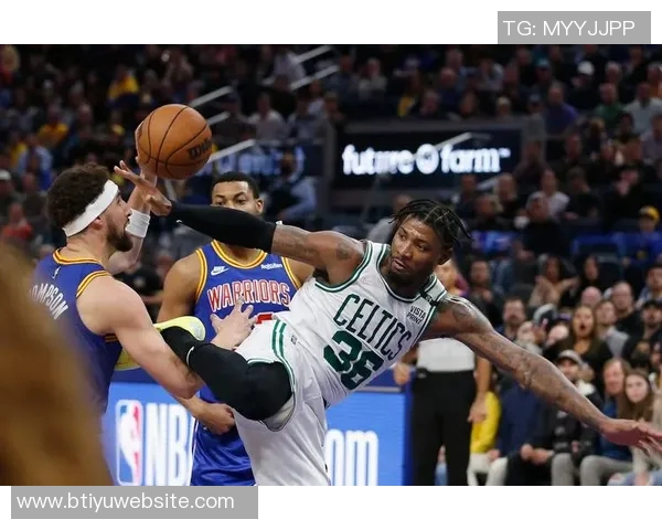 斯玛特谈最后一球争议称乔治试图造犯规裁判选择不吹哨 斯玛特谈最后一球争议称乔治试图造犯规裁判选择不吹哨