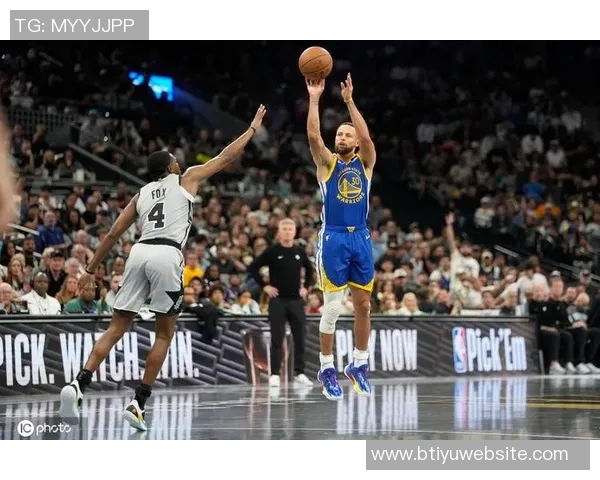 库里狂砍49分再胜马刺文班虽拼尽全力仍难阻败局