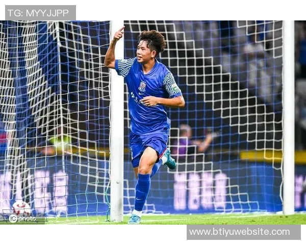 刘诚宇巧妙让球阿苏埃近距离射门被门将神奇扑出