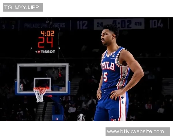 格莱姆斯表现起伏却助攻如潮第三节独得9分助球队追分 格莱姆斯表现起伏却助攻如潮第三节独得9分助球队追分