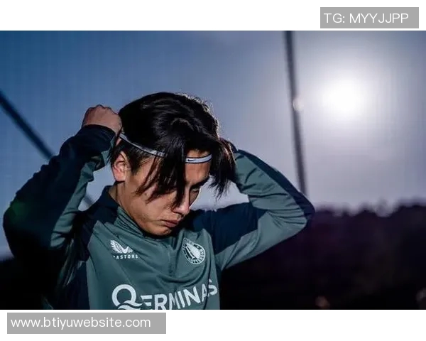 日本前锋上田绮世半场戴帽费耶诺德21世纪新纪录诞生