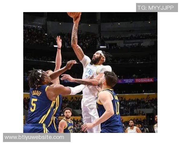 贝9表现出色三分球精准命中21分正负值高达27上场状态低迷未能得分