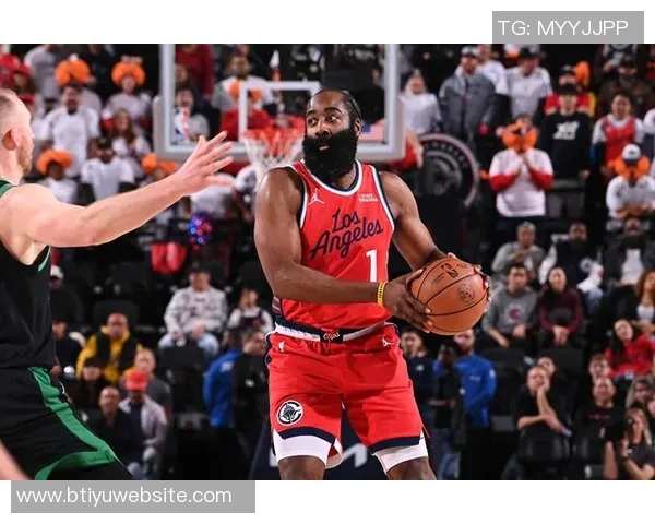 比尔谈快船新赛季展望与小卡哈登祖巴茨默契十足令人期待 比尔谈快船新赛季展望与小卡哈登祖巴茨默契十足令人期待